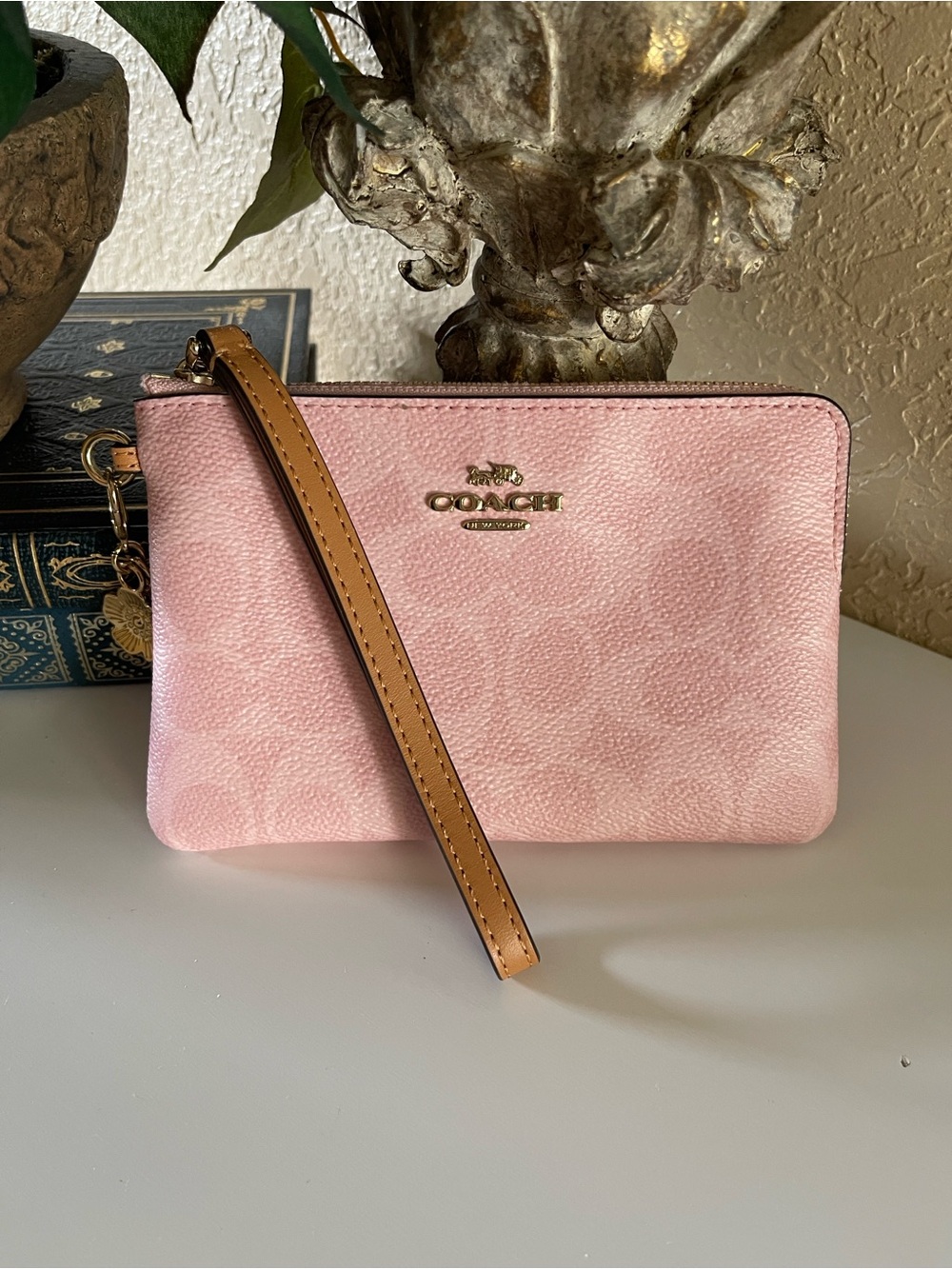 NWOT COACH Corner Zip Wristlet in Powder Pink with Charm